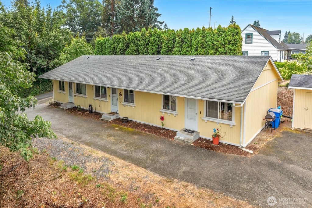 Photo of 612 5th Street SE, Snohomish, WA 98290 (MLS # 2429332)
