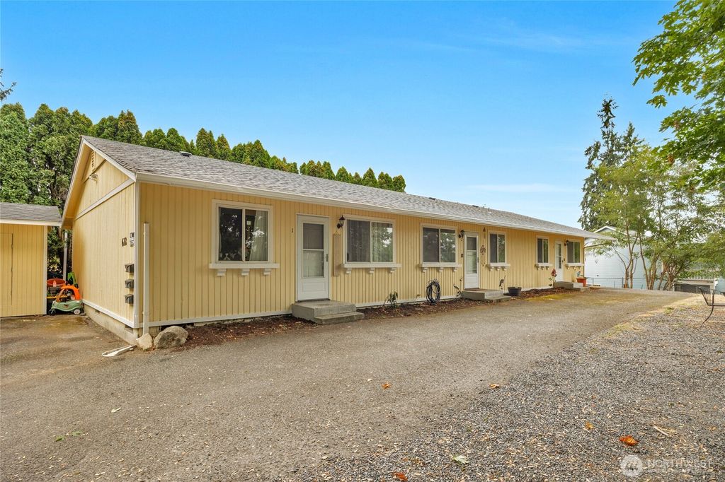 Photo of 612 5th Street SE, Snohomish, WA 98290 (MLS # 2429332)