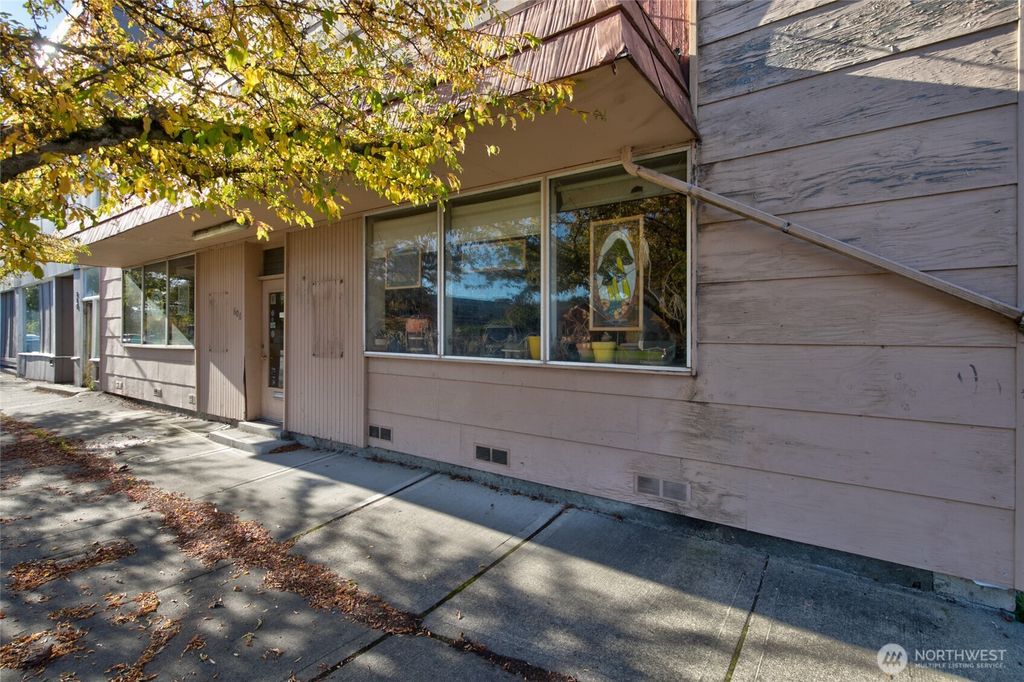 Photo of 608 8th Street, Hoquiam, WA 98550 (MLS # 2448332)