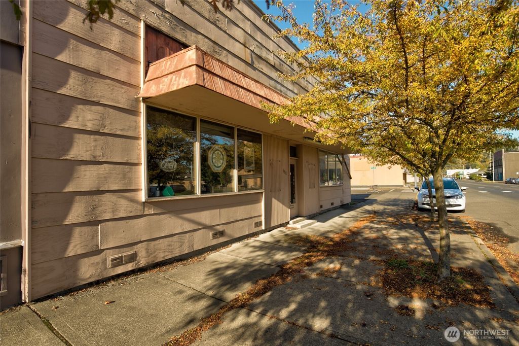 Photo of 608 8th Street, Hoquiam, WA 98550 (MLS # 2448332)