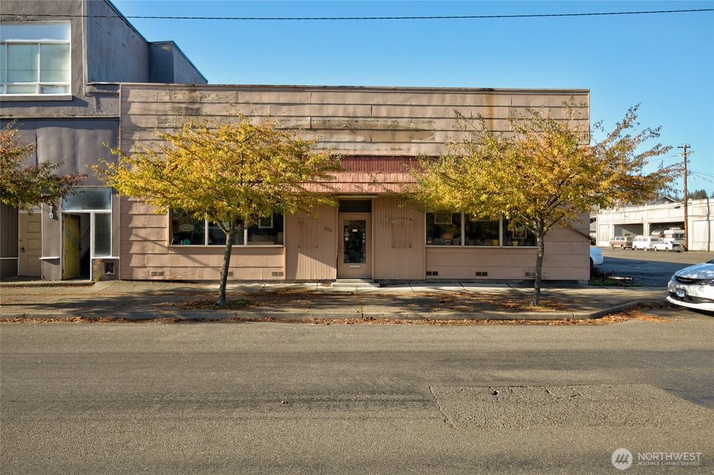 Photo of 608 8th Street, Hoquiam, WA 98550 (MLS # 2448332)