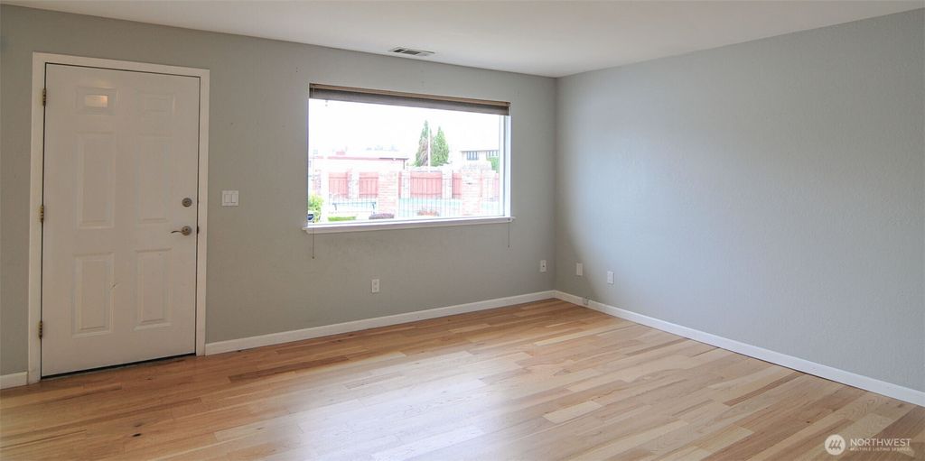 Photo of 100 Simon Street #17, East Wenatchee, WA 98802 (MLS # 2497126)