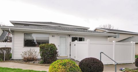 Photo of 100 Simon Street #17, East Wenatchee, WA 98802 (MLS # 2497126)