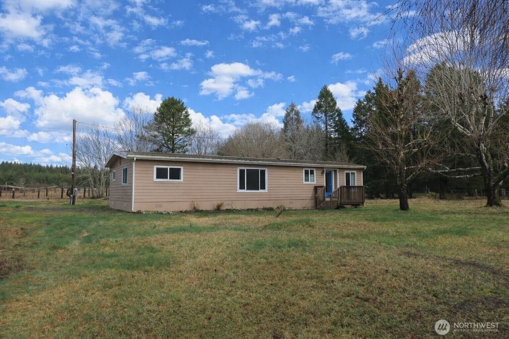 Photo of 218 Bowes Road, Hoquiam, WA 98550 (MLS # 2487963)