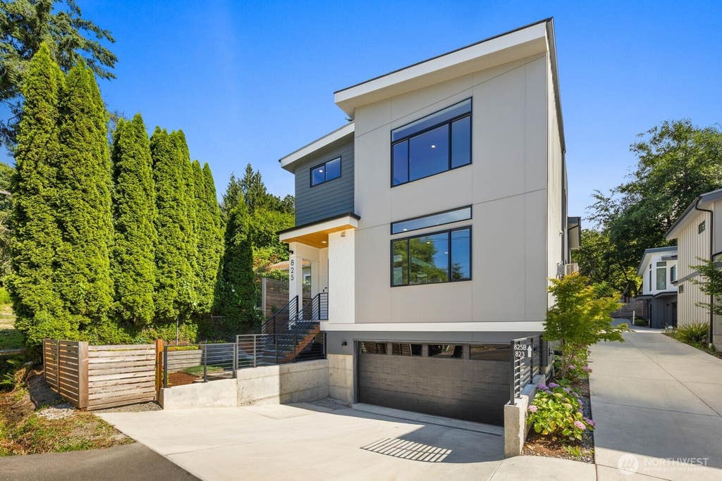Photo of 825 NE 105th Street, Seattle, WA 98125 (MLS # 2567095)