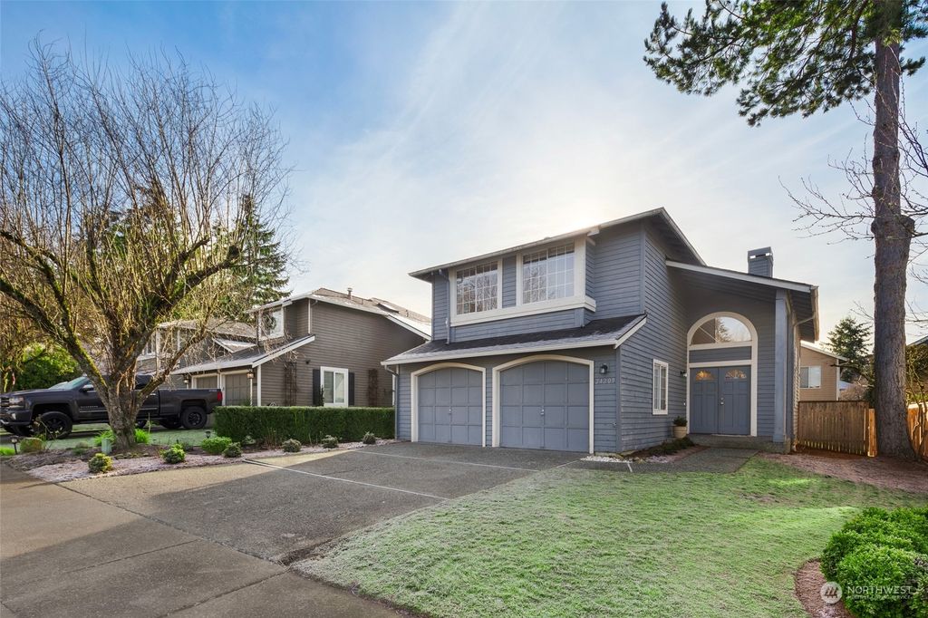 Photo of 24209 SE 39th Street, Sammamish, WA 98029 (MLS # 2320836)