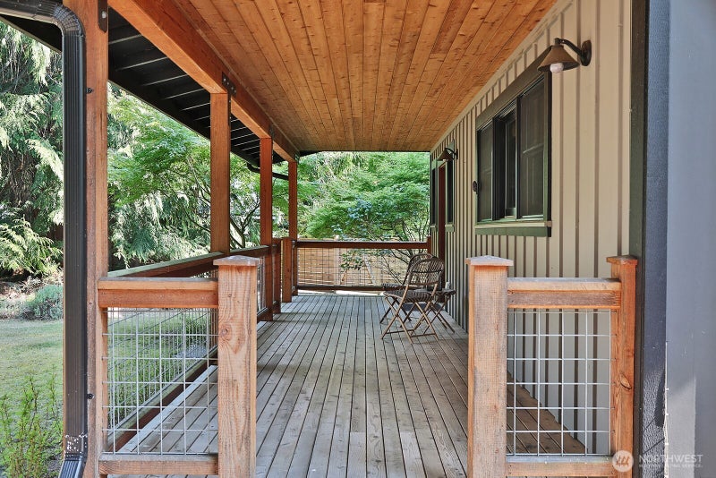 1052 Woodside Lane