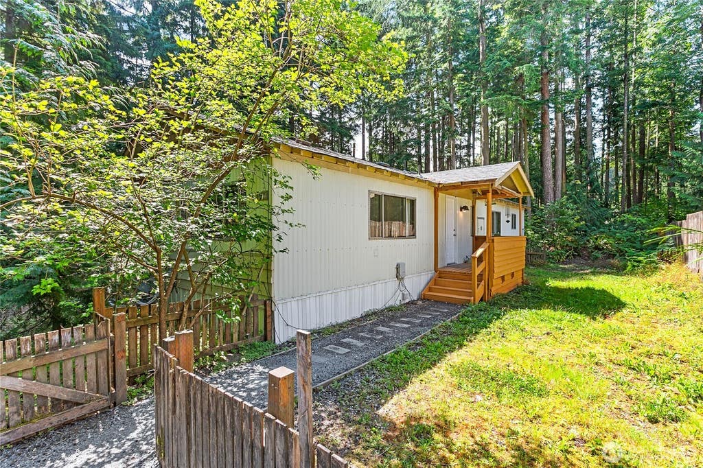 Photo of 1191 Hopeful Valley Lane, Maple Falls, WA 98266 (MLS # 2558419)