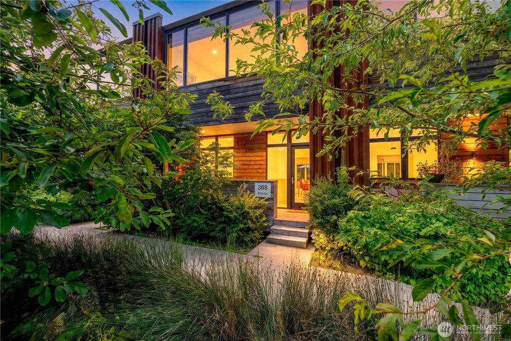 Photo of 368 Wills Lane NW, Bainbridge Island, WA 98110 (MLS # 2561341)