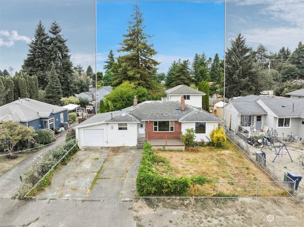 Photo of 11211 11th Avenue SW, Seattle, WA 98146 (MLS # 2148450)