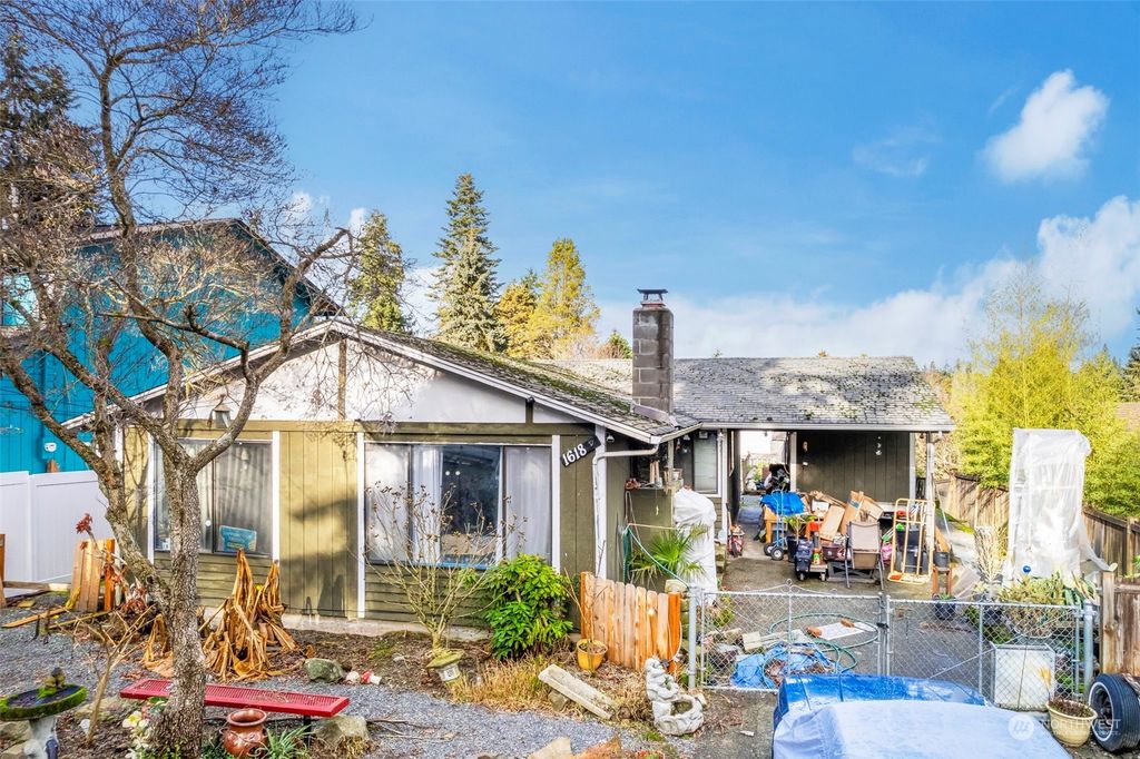 Photo of 1618 NE 189th Street, Shoreline, WA 98155 (MLS # 2028009)