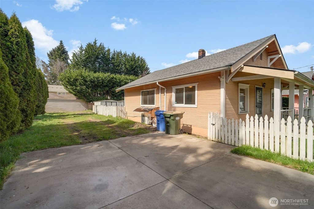 Photo of 1013 S Tower Avenue, Centralia, WA 98531 (MLS # 2500628)