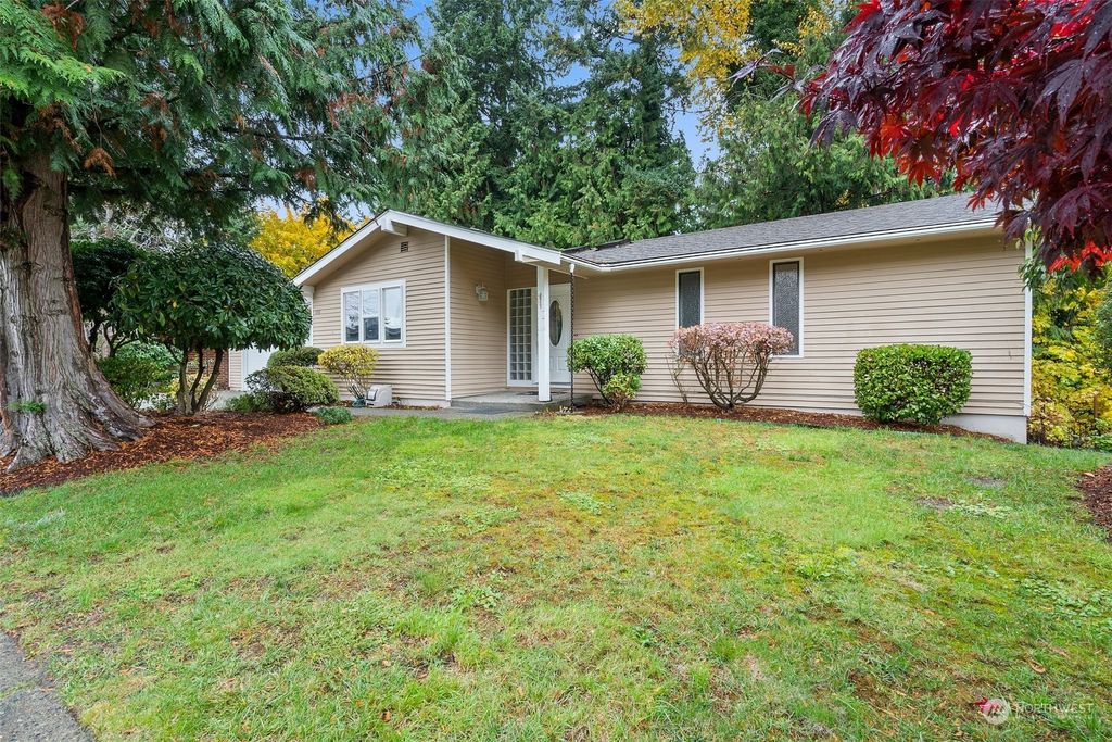 Photo of 1931 Rolling Hills Avenue SE, Renton, WA 98055 (MLS # 2178521)