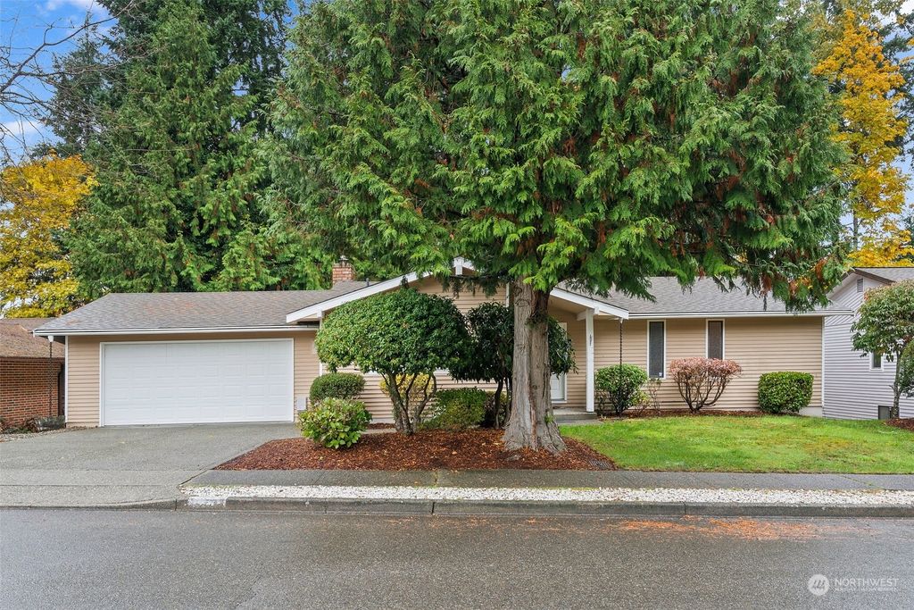 Photo of 1931 Rolling Hills Avenue SE, Renton, WA 98055 (MLS # 2178521)