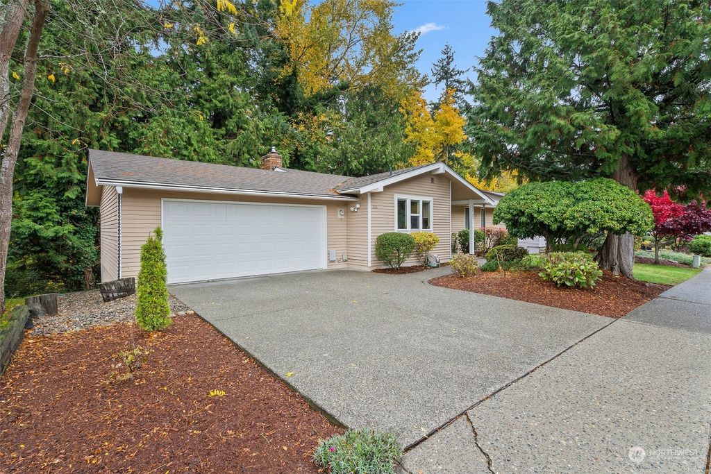 Photo of 1931 Rolling Hills Avenue SE, Renton, WA 98055 (MLS # 2178521)