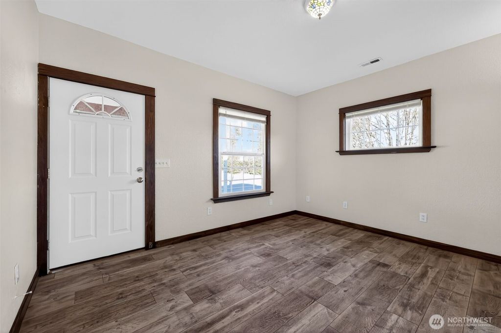 Photo of 704 Lincoln Street, Hoquiam, WA 98550 (MLS # 2478995)