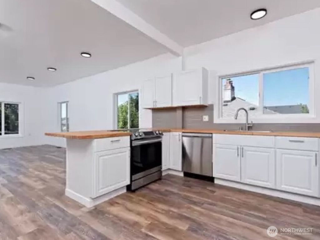 Photo of 112 Kennebeck Avenue S, Kent, WA 98030 (MLS # 2473223)