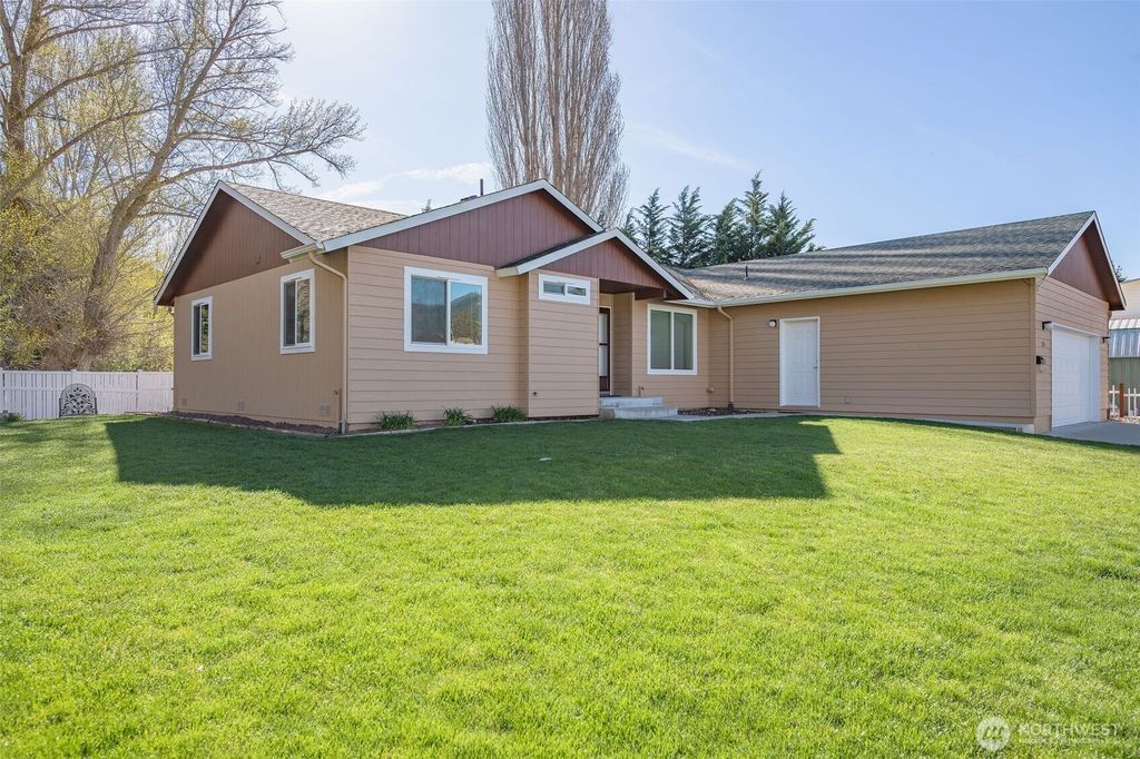 Photo of 224 Vine Street, Cashmere, WA 98815 (MLS # 2533052)