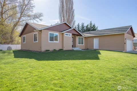 Photo of 224 Vine Street, Cashmere, WA 98815 (MLS # 2533052)