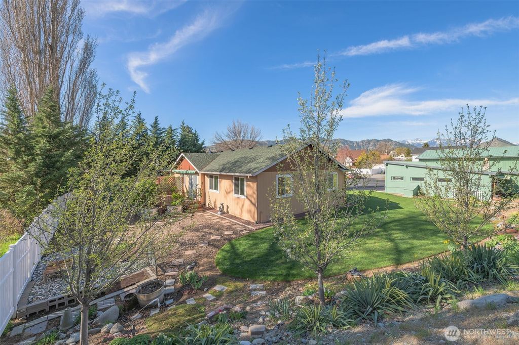Photo of 224 Vine Street, Cashmere, WA 98815 (MLS # 2533052)