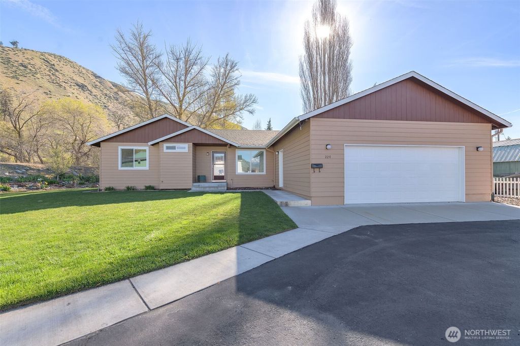 Photo of 224 Vine Street, Cashmere, WA 98815 (MLS # 2533052)