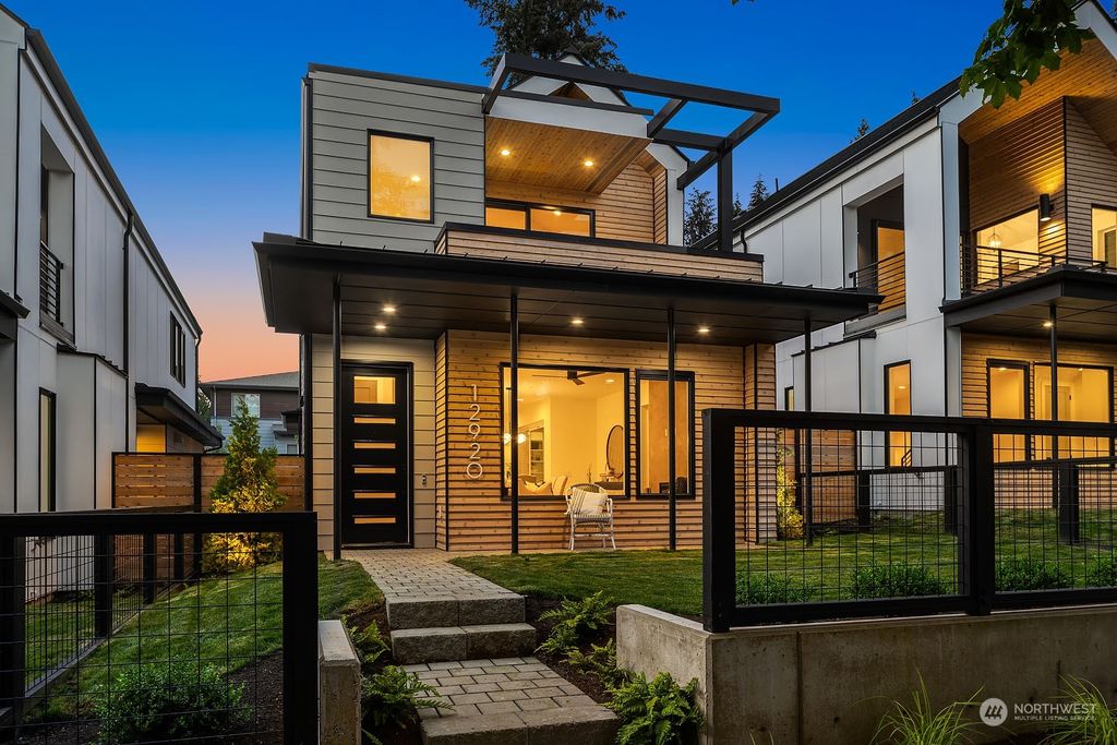 Photo of 12920 NE 100th Street, Kirkland, WA 98033 (MLS # 2315348)