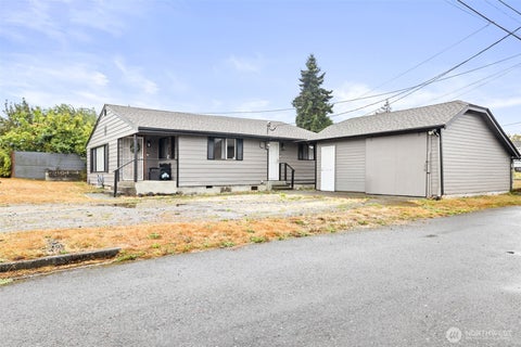 Photo of 514 S Washington Street, Port Angeles, WA 98362 (MLS # 2587734)