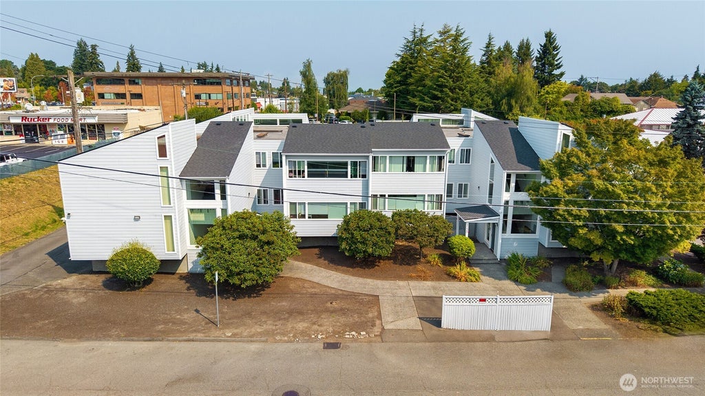 Photo of 4230 Hoyt Avenue, Everett, WA 98203 (MLS # 2583030)