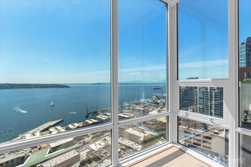 121 stewart Street 2507