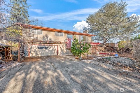 Photo of 2314 Westwick Road, Wenatchee, WA 98801 (MLS # 2463976)