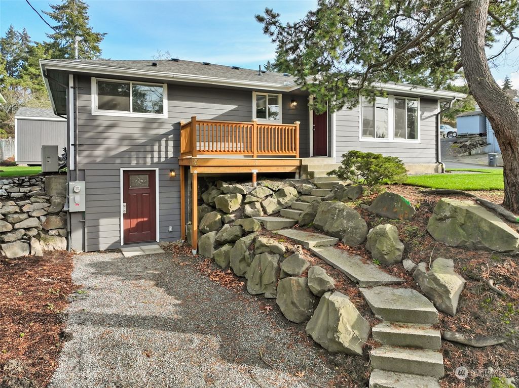 Photo of 25436 16th Avenue S, Des Moines, WA 98198 (MLS # 2034948)