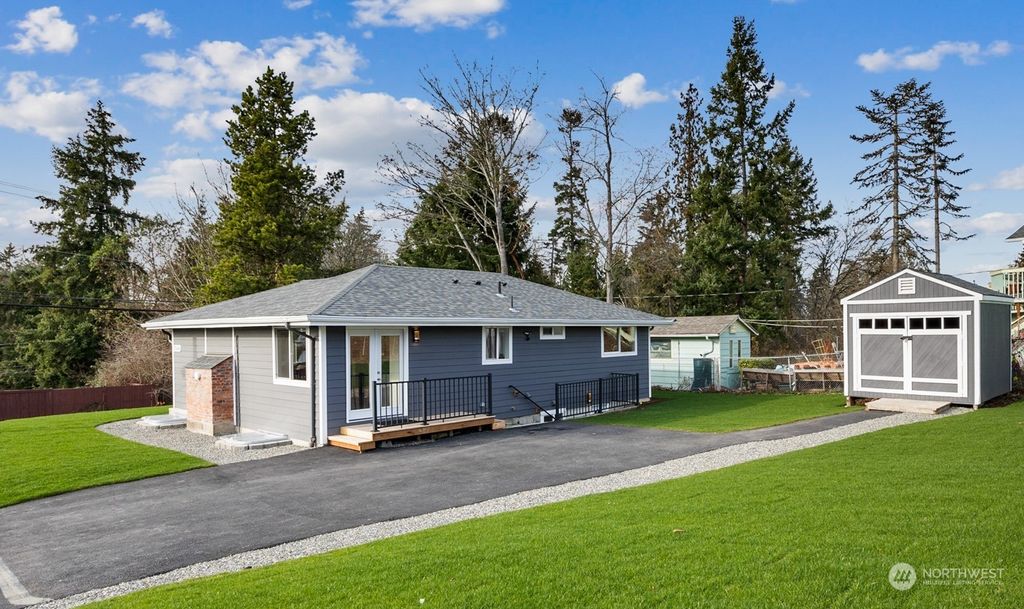 Photo of 25436 16th Avenue S, Des Moines, WA 98198 (MLS # 2034948)