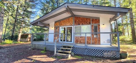 Photo of 50 E Somersby Place, Shelton, WA 98584 (MLS # 2473088)