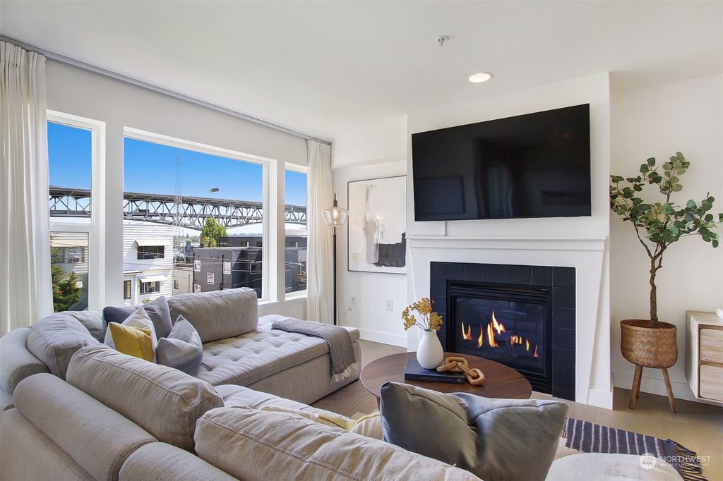 Photo of 3919 Latona Avenue NE #304, Seattle, WA 98105 (MLS # 2275804)