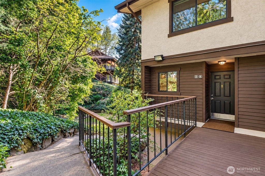 Photo of 136 Summit Avenue N #B8, Kent, WA 98030 (MLS # 2574333)