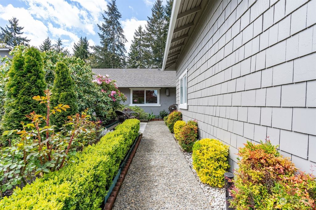 Photo of 2619 175th Avenue NE, Redmond, WA 98052 (MLS # 2212890)