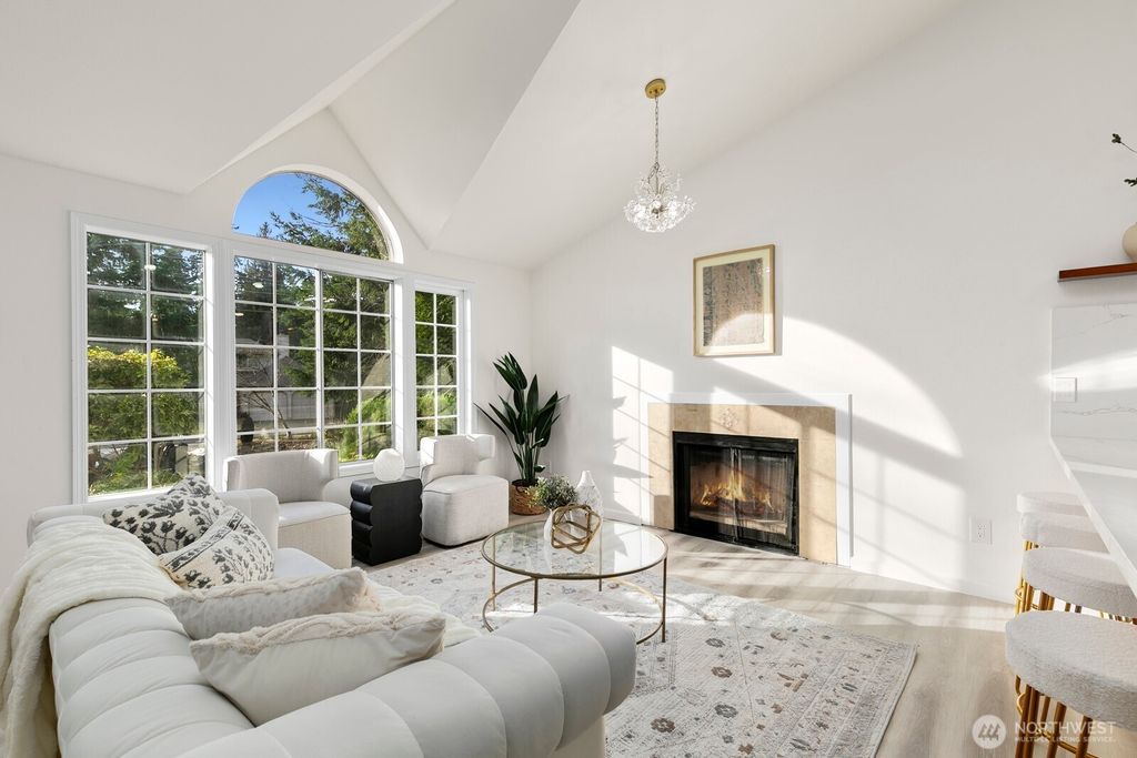 Photo of 6922 128th Pl SE Pl, Bellevue, WA 98006 (MLS # 2492168)