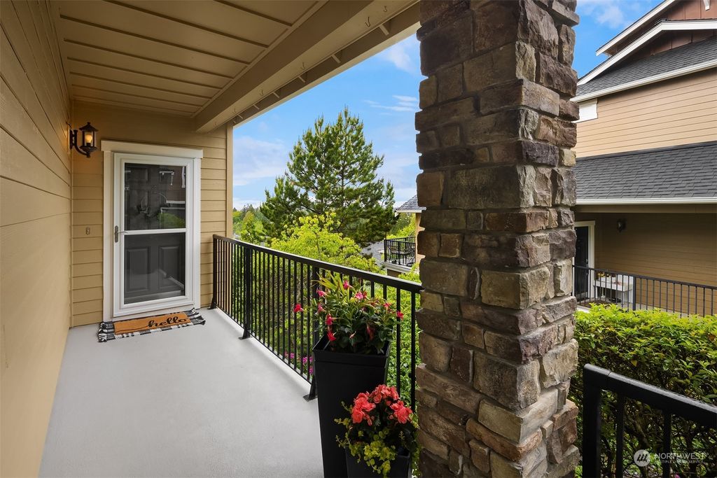Photo of 1865 16th Lane NE, Issaquah, WA 98029 (MLS # 2233863)