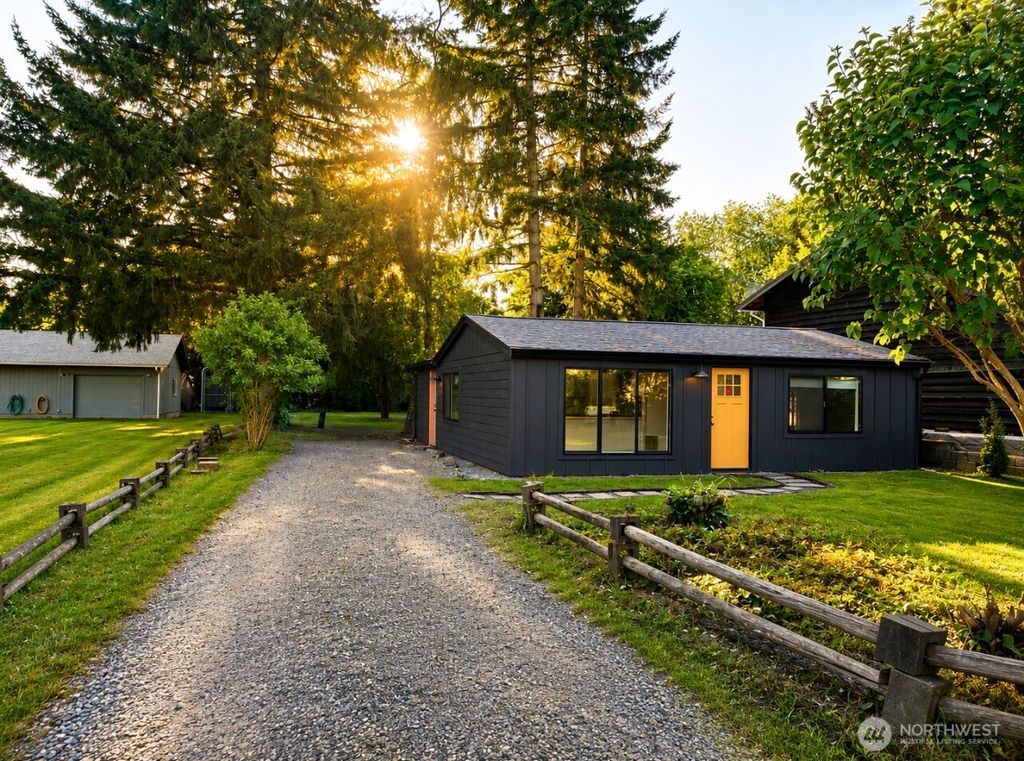 Photo of 1253 Willow Street SE, Lacey, WA 98503 (MLS # 2526043)