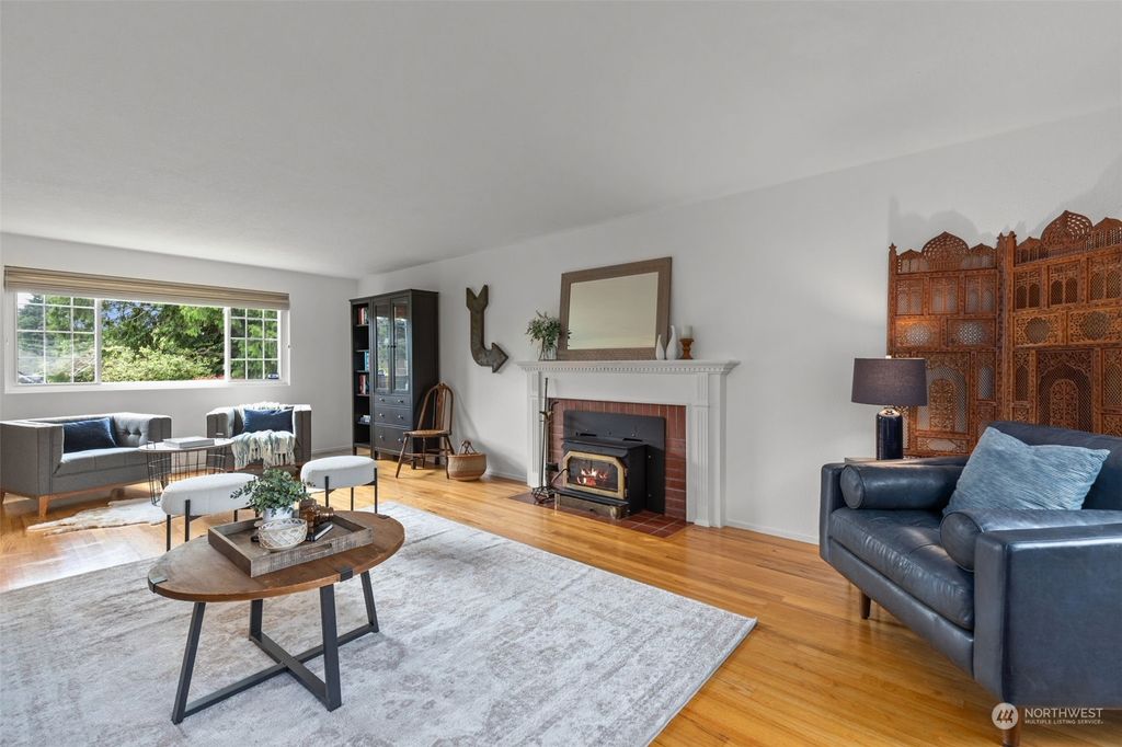 Photo of 915 144th Place SE, Bellevue, WA 98007 (MLS # 2276708)