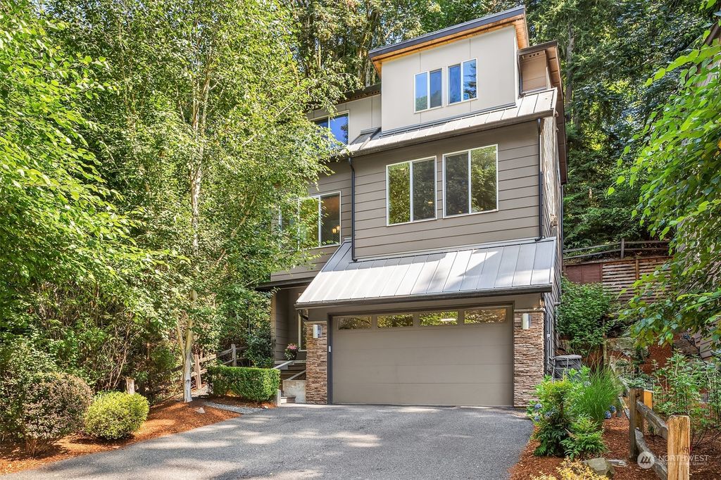 Photo of 4543 NE 201st Place, Lake Forest Park, WA 98155 (MLS # 2276560)