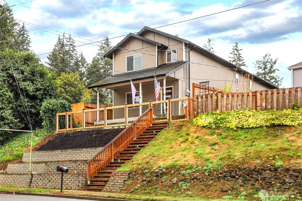 Photo of 920 Hull Avenue, Port Orchard, WA 98366 (MLS # 2593581)