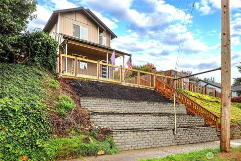 Photo of 920 Hull Avenue, Port Orchard, WA 98366 (MLS # 2593581)