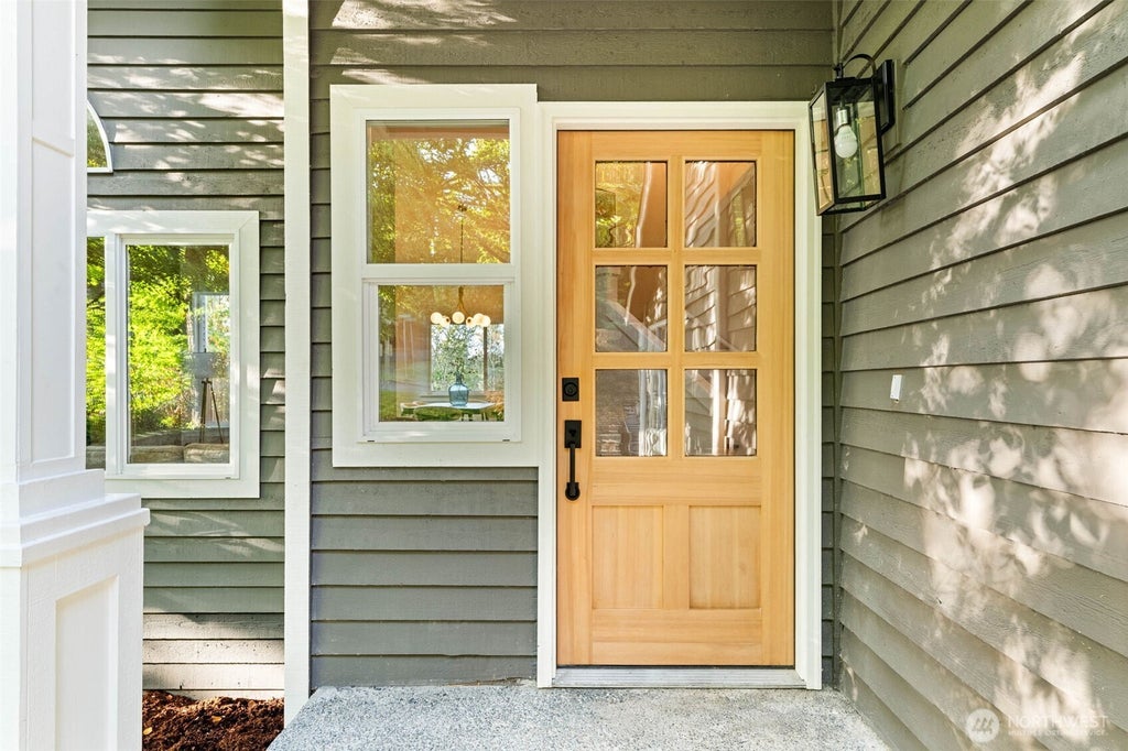 Photo of 11706 NE 107th Place, Kirkland, WA 98033 (MLS # 2586310)
