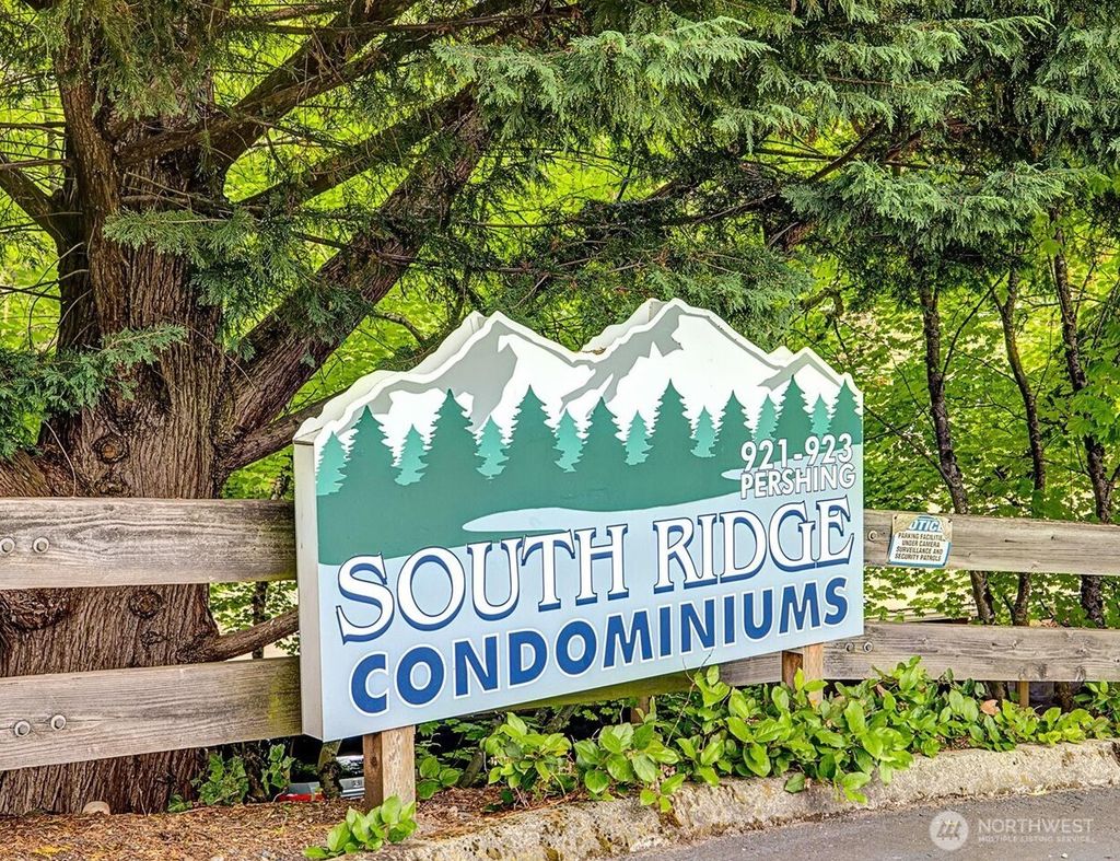 Photo of 921 Pershing Ave Ave #101, Bremerton, WA 98312 (MLS # 2516365)