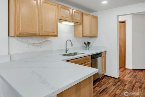 Photo of 921 Pershing Ave Ave #101, Bremerton, WA 98312 (MLS # 2516365)