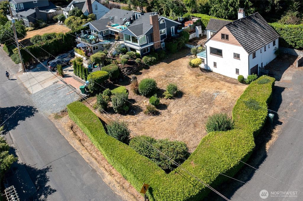 Photo of 10523 Exeter Avenue NE, Seattle, WA 98125 (MLS # 2420709)