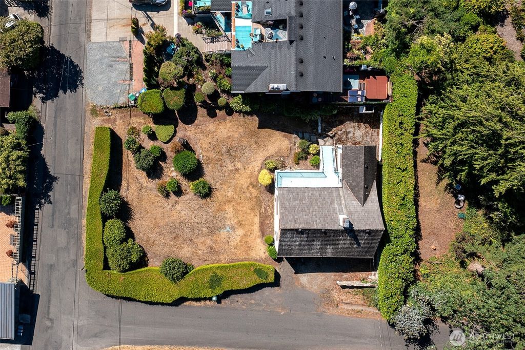 Photo of 10523 Exeter Avenue NE, Seattle, WA 98125 (MLS # 2420709)