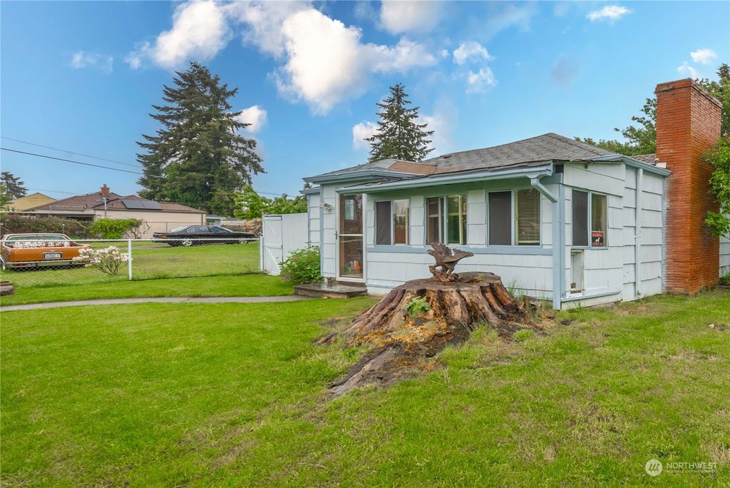 Photo of 10858 2nd Avenue SW, Seattle, WA 98146 (MLS # 2237520)