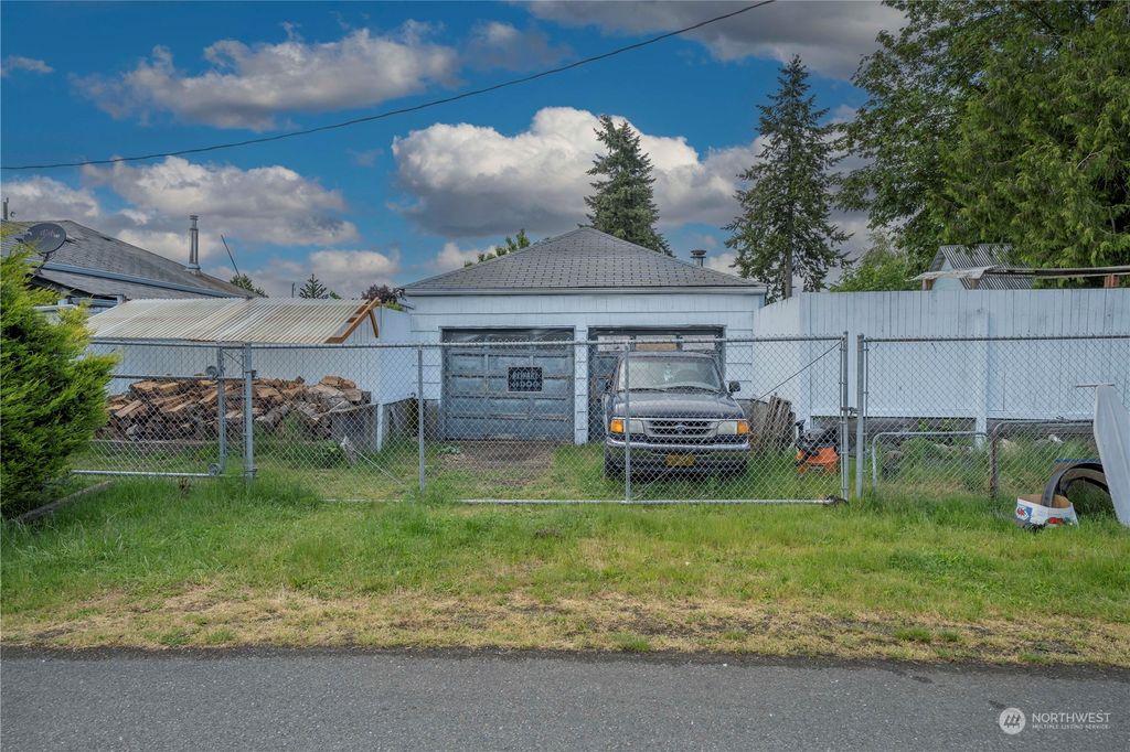 Photo of 10858 2nd Avenue SW, Seattle, WA 98146 (MLS # 2237520)